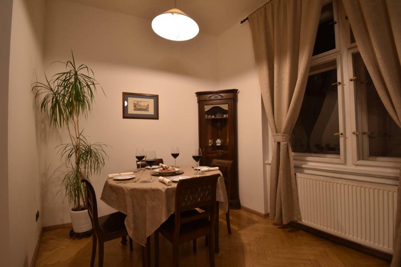 Cozy Flat By The Astronomical Clock Apartment ปราก ภายนอก รูปภาพ